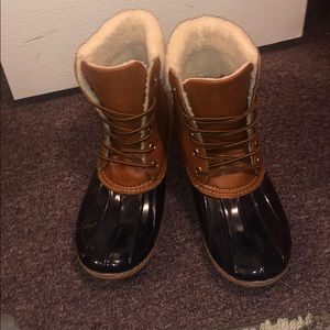 Duck boots